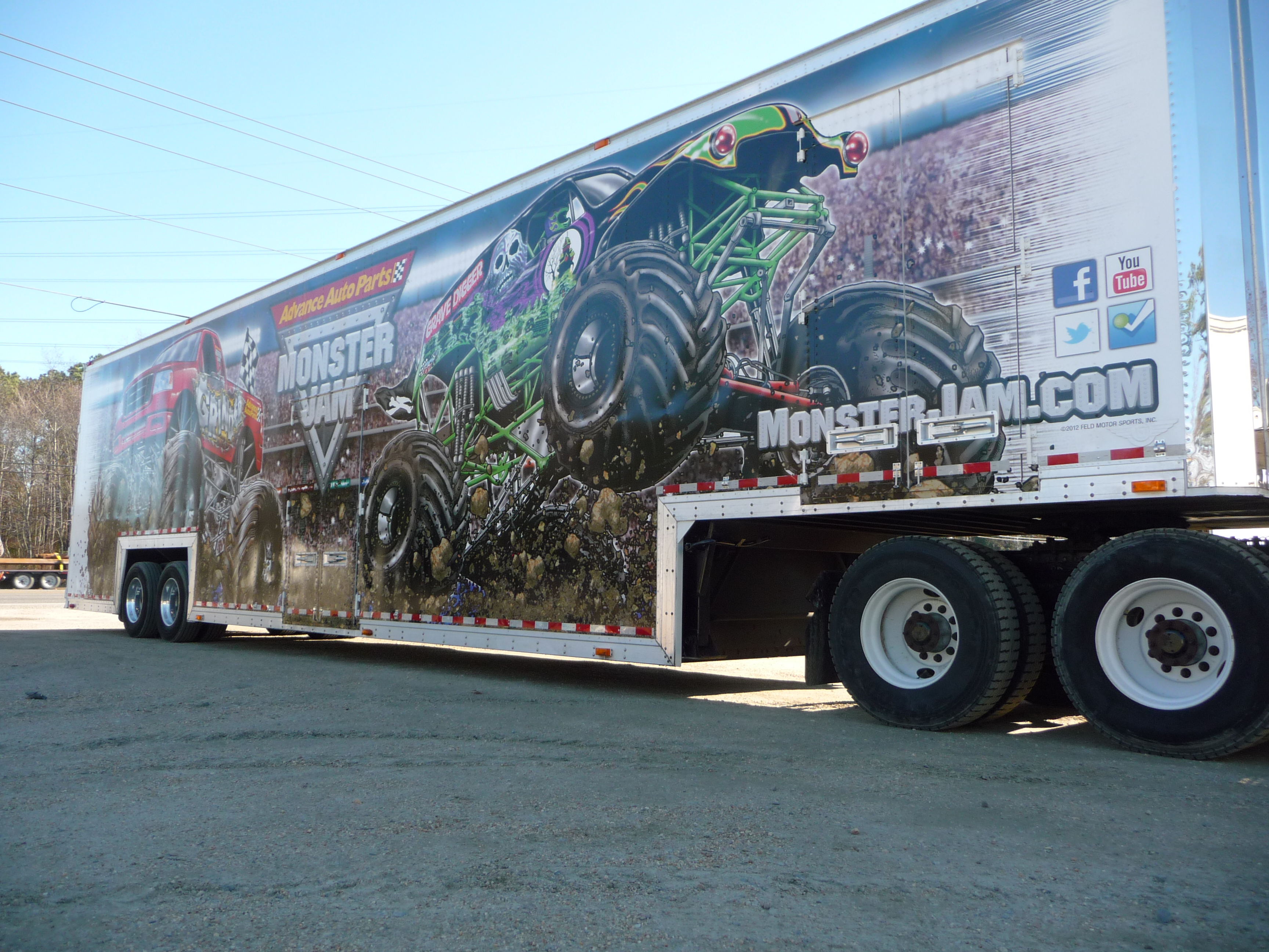 Trailer Graphics installation