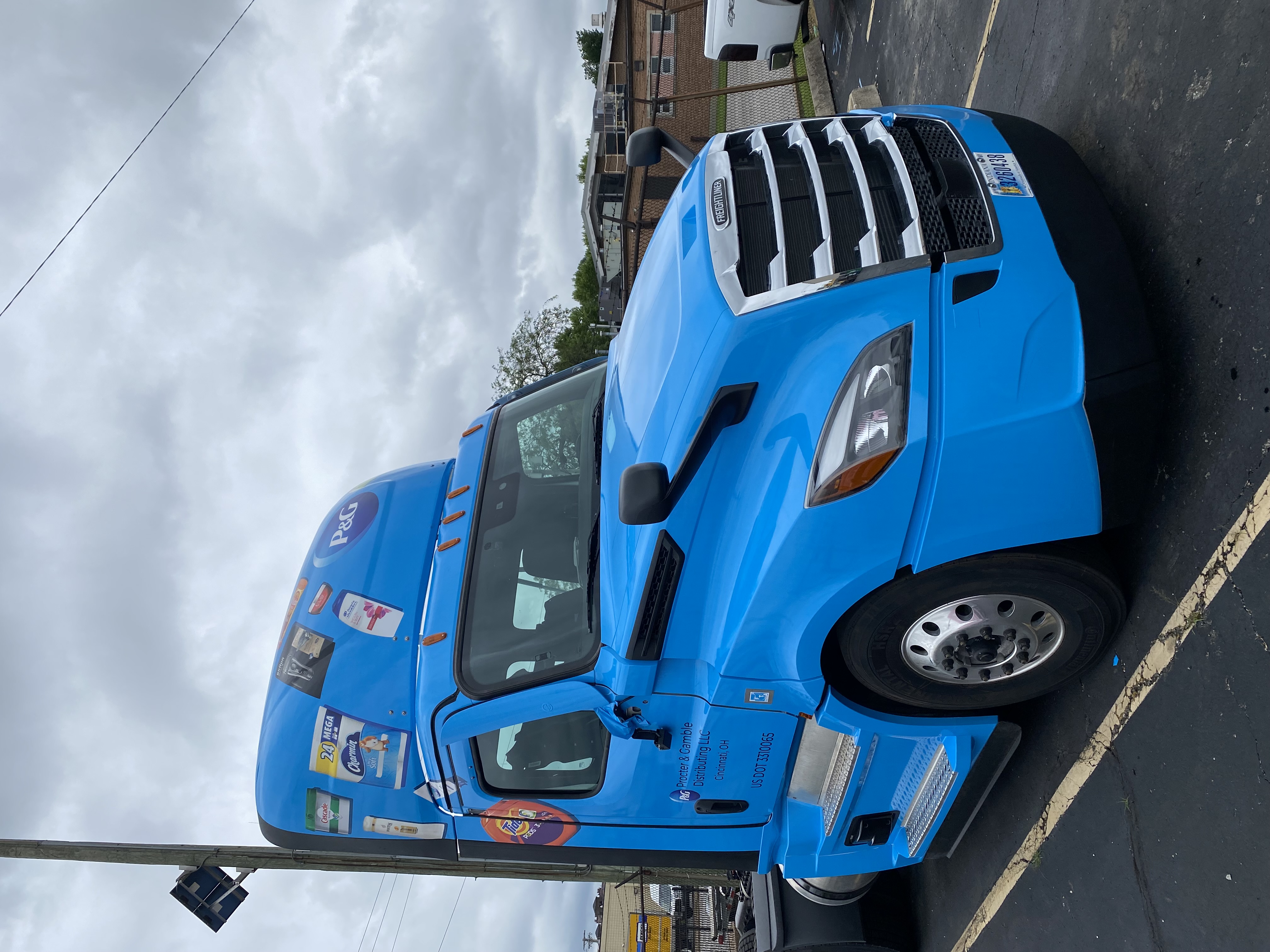 Trucks graphics installation 24